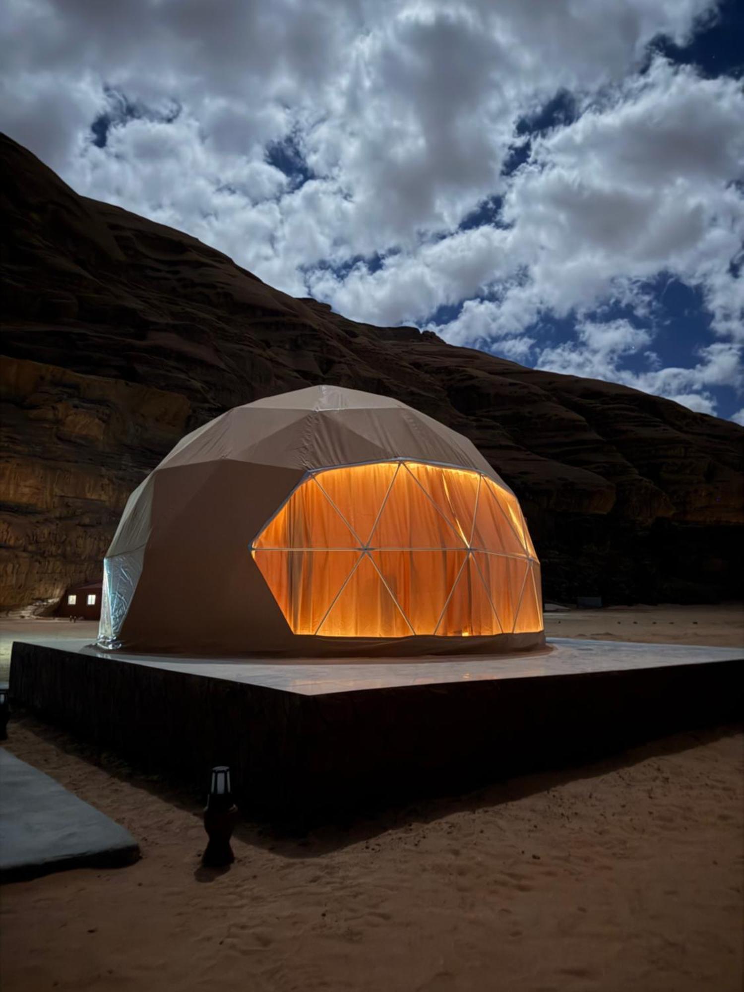 Rum Four Mountain Luxury Camp Wadi Rum Exterior foto